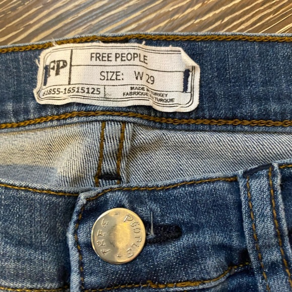 Women’s Free People distresses, button fly jeans. Size 29 - Picture 3 of 7